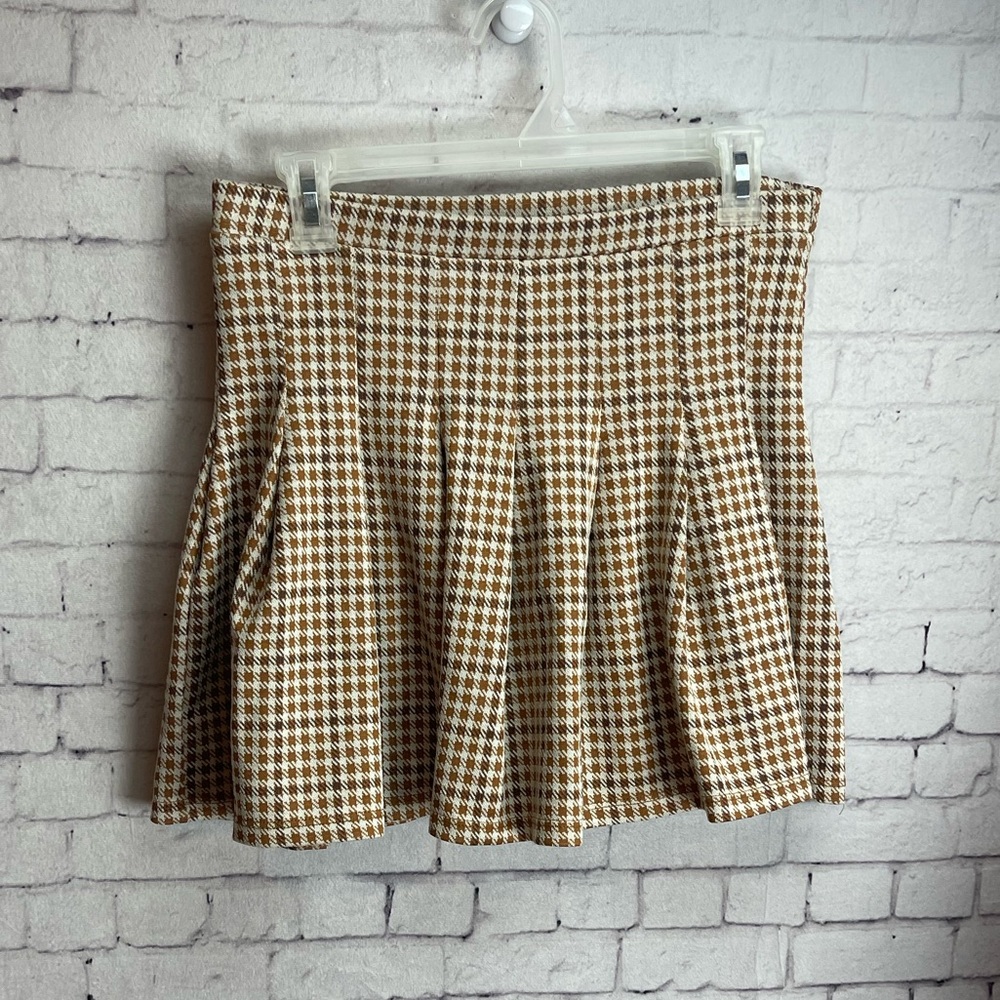 Altar’d State size large cream tan and brown houndstooth check pleated skirt